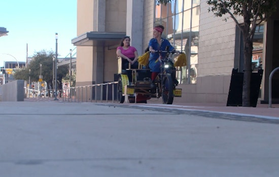 Austin Advises Safety Helmets and Guidelines for Pedicab Riders During Spring Festival Season