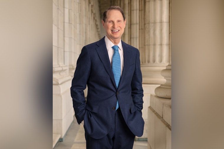 Bipartisan Effort Led by Oregon Senator Wyden Seeks Fair Overtime Pay for Truckers