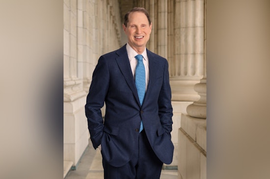 Bipartisan Effort Led by Oregon Senator Wyden Seeks Fair Overtime Pay for Truckers