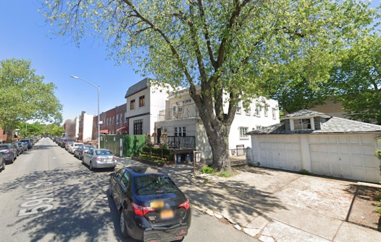 Brooklyn Family's Narrow Escape from Falling Tree Captured on Video in Bensonhurst