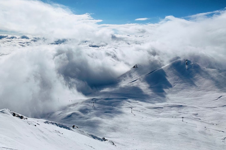 Bystanders and Rescue Teams Save Skier from Avalanche in New Hampshire's White Mountains