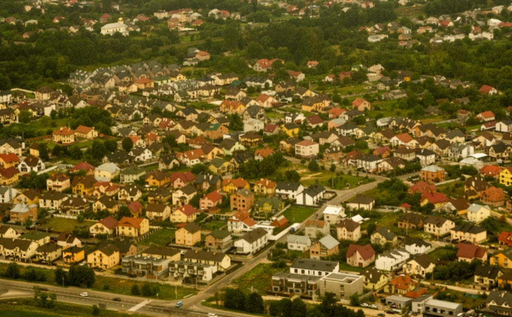 Chicago Suburbs and Texas Cities Shine in Niche's 2025 Best Places to Live Rankings