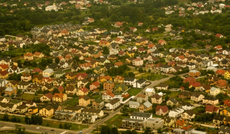 Chicago Suburbs and Texas Cities Shine in Niche's 2025 Best Places to Live Rankings