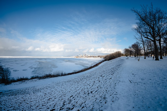 Cleveland and Northeast Ohio Prepare for Mixed Weather, Sunny Skies, Strong Winds, and Brief Snow Showers in Forecast