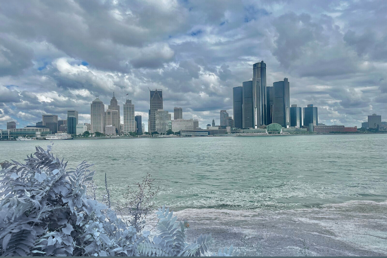 Detroit's Forecast: A Spring Mix of Sun, Starry Nights, and Showers Ahead