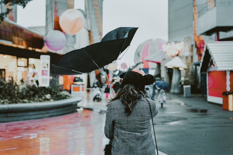 Hold Onto Your Hats: Las Vegas Braces for Windy Weekend with Gusts Up to 25 Knots