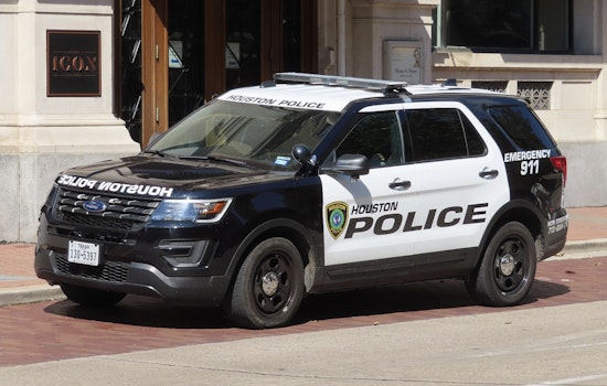Houston Police Investigate Fatal Stabbing After Man Found in Car Crash on Maggie Street