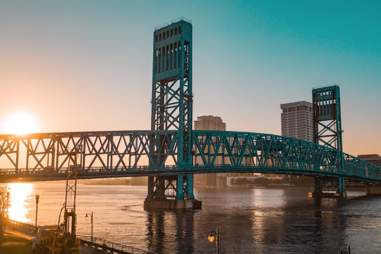 Jacksonville Enjoys Warm Sunshine with Possibility of Weekend Showers,