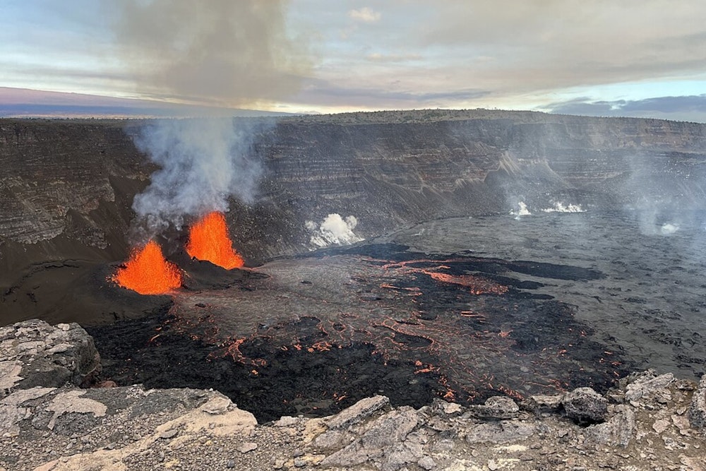 Kilauea's Lava Light Show Soars to 1,000 Feet Amidst 'Vog' Warnings Across Hawaii