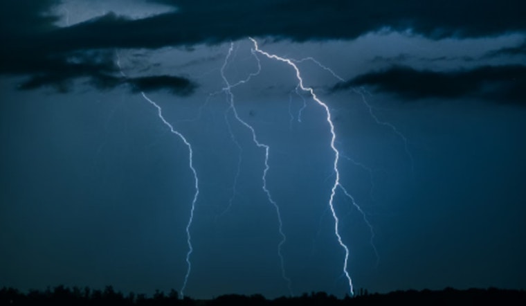Knoxville Grapples with 100% Humidity, Sunny Respite and Thunderstorms in Weekly Forecast
