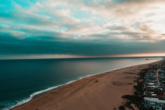 Light Jackets Advised as April Approaches with Drizzle and Sunny Spells in Los Angeles