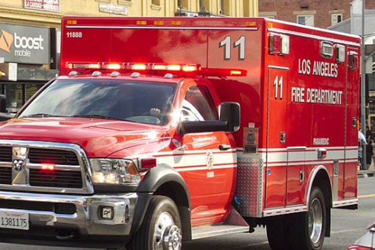 Los Angeles Emergency Responders Safely Resolve Crisis Involving Individual on Power Pole in Green Meadows