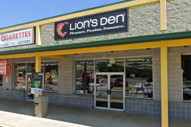Machete-Wielding Suspect Flees with Cash in Brazen Daylight Robbery at Brooklyn Park Store