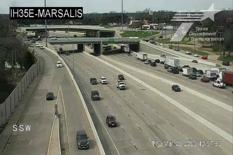 Major Traffic Accident on Southbound I-35 at Beckley Ave. Disrupts Dallas Commute, One Hospitalized