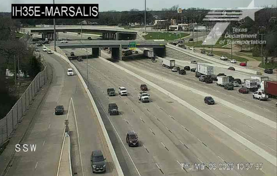 Major Traffic Accident on Southbound I-35 at Beckley Ave. Disrupts Dallas Commute, One Hospitalized