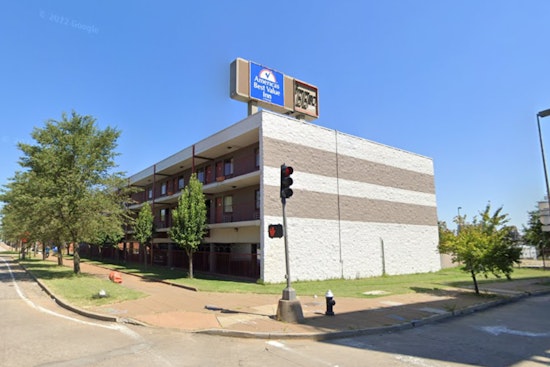 Man Robbed at Gunpoint During Private Encounter at St. Louis Inn, Suspect Sought by Police