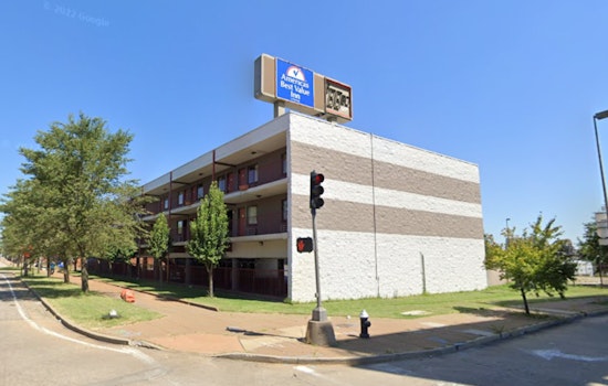 Man Robbed at Gunpoint During Private Encounter at St. Louis Inn, Suspect Sought by Police