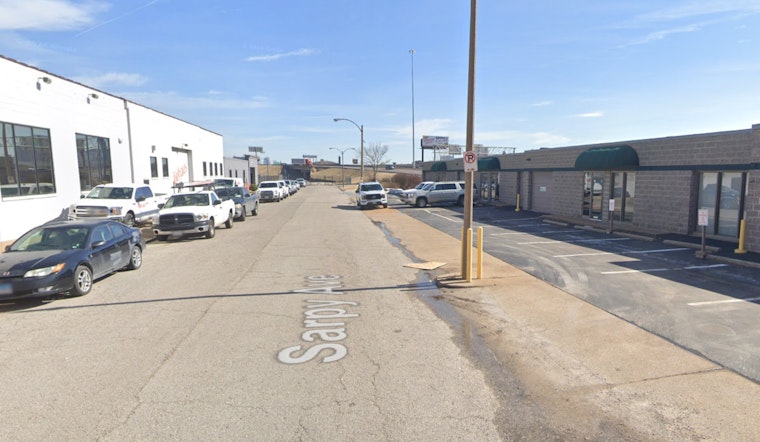 Man Robbed at Knifepoint While Distracted by Phone in Central West End, SLMPD Investigates