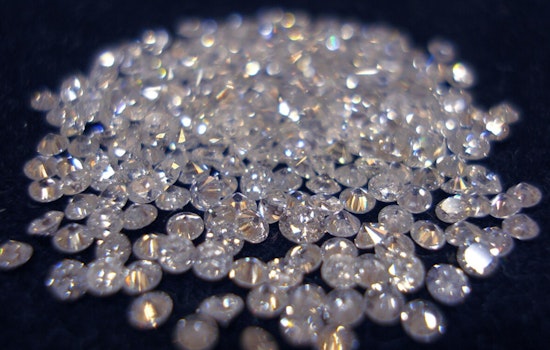 Manhattan Diamond Dealer Pleads Guilty to Grand Larceny for Swapping Real Stones with Fakes
