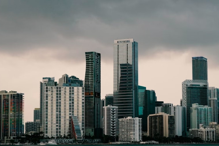 Mild Showers and Sunny Days to Adorn Miami's Week Ahead, with Warm Weekend in Forecast