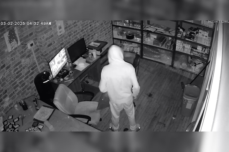 Murfreesboro Police Seeks Public Help to Identify Suspect in Downtown Smoke Shop Burglary