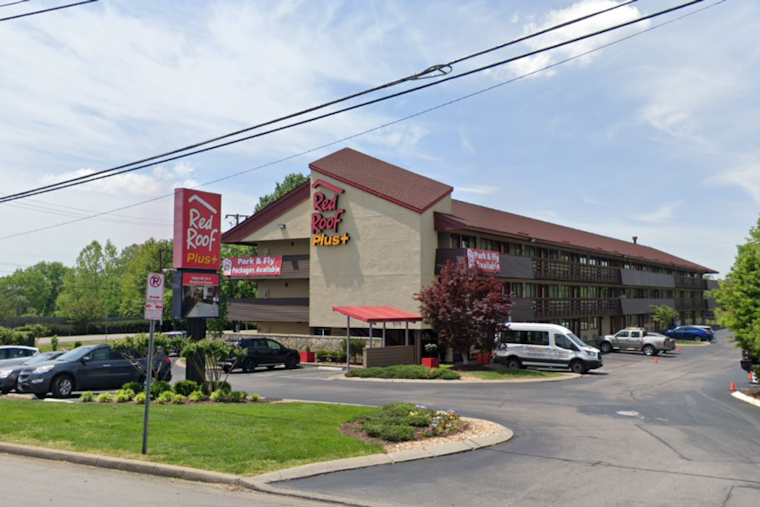 Nashville Detectives Probe Suspicious Death at Local Motel, Elderly Resident Found in Bathtub
