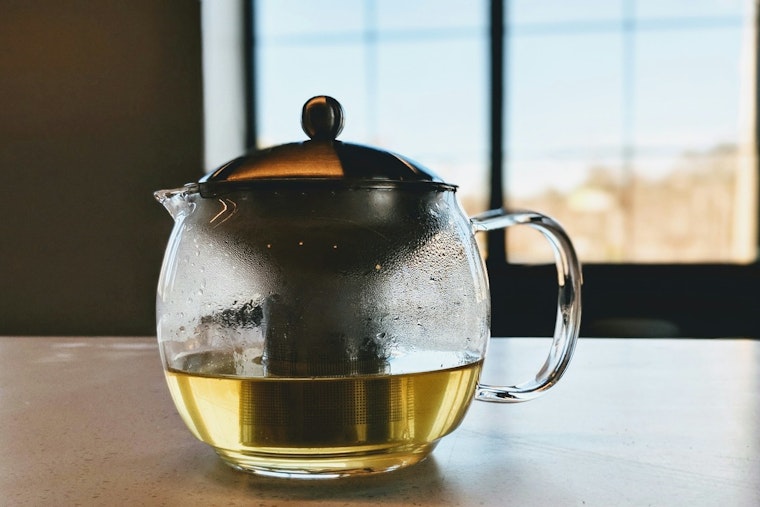 Northwestern University Study Finds Tea Brewing Can Reduce Lead in Water, Offers Eco-Friendly Solution for Heavy Metal Removal