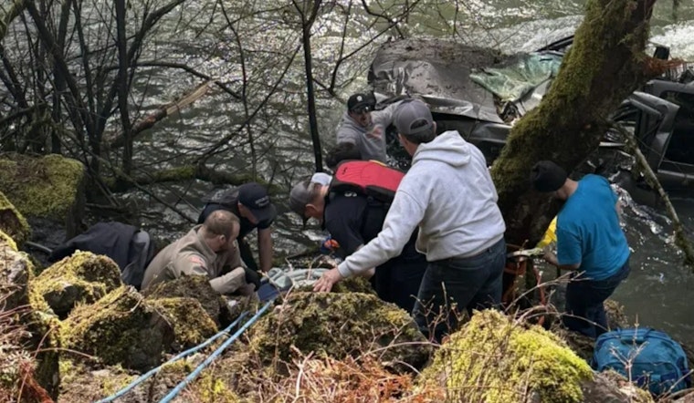 Off-Duty Firefighters Heroically Rescue Driver from South Santiam River in Linn County