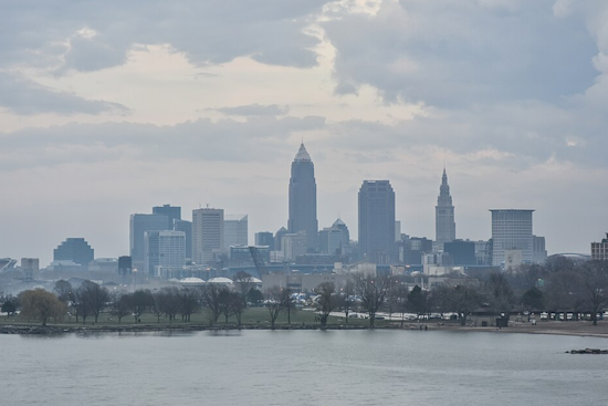 Ohioans Brace for Wind Gusts and Rain Showers, Erie County, PA, Monitors Potential for 45 mph Winds