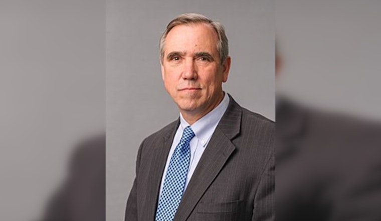 Oregon Senators Wyden and Merkley Spearhead "Putting Veterans First Act" to Counter Trump-Era VA Layoffs