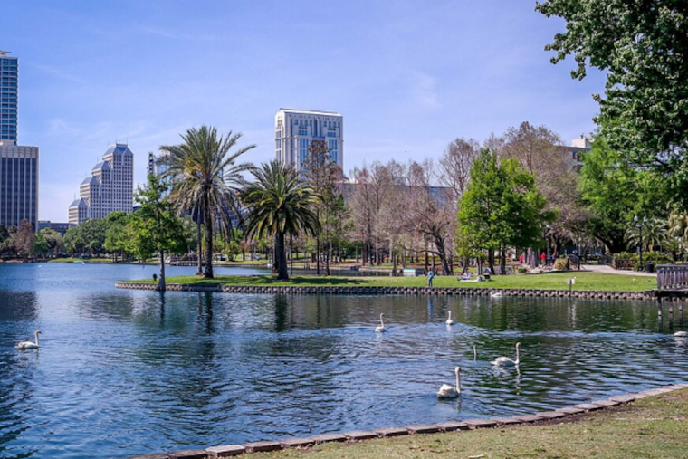Orlando Residents to Revel in Warm Weekend with Chance of Sunday Showers