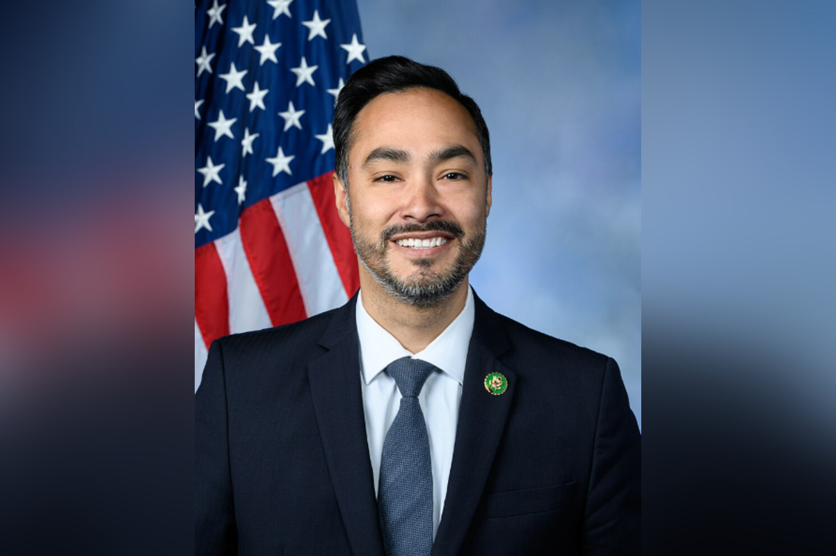 San Antonio Residents Voice Concerns Over Social Program Cuts at Congressman Castro's Town Hall