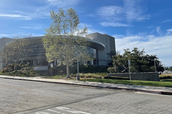Santa Clarita Students Alarmed by Repeated Peeping Tom Incidents at College of the Canyons