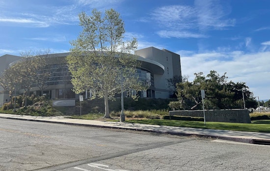 Santa Clarita Students Alarmed by Repeated Peeping Tom Incidents at College of the Canyons