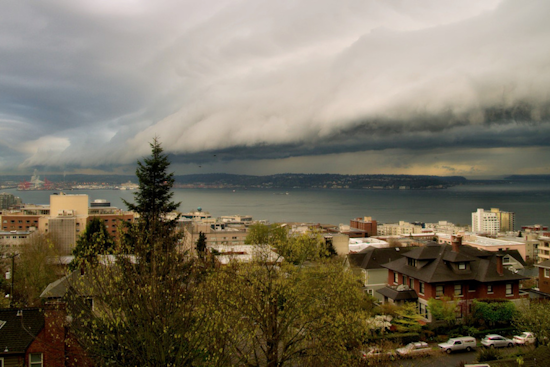 Seattle Braces for Severe Weather: Advice to "Go Indoors" Amid Thunderstorms, Power Outages Affect Transport Services