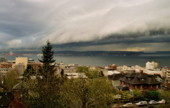 Seattle Braces for Severe Weather: Advice to "Go Indoors" Amid Thunderstorms, Power Outages Affect Transport Services