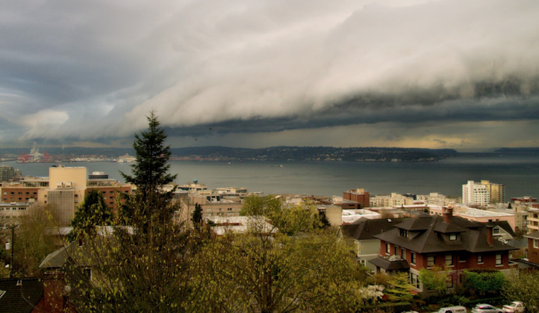 Seattle Braces for Severe Weather: Advice to "Go Indoors" Amid Thunderstorms, Power Outages Affect Transport Services
