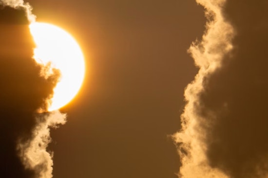 Seattle Gears Up for Sun and Showers as Weekend Nears, Says National Weather Service
