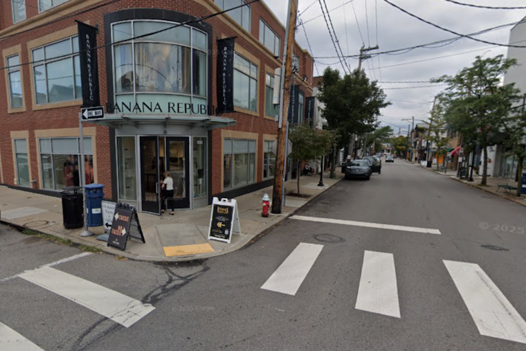Shadyside's Walnut Street Faces Retail Shifts with Closure of Banana Republic Amid Local Optimism