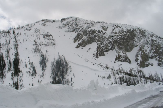 Skier Found Deceased After Avalanche at Hoyt Peak in Summit County