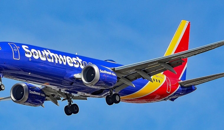 Southwest Pilots Hailed for Averting Disaster with Last-Minute Maneuver at Chicago's Midway Airport