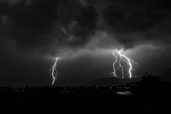 St. Louis on Alert as NWS Issues Wind Advisory and Severe Thunderstorm Warnings with Tornadoes and High Winds Expected