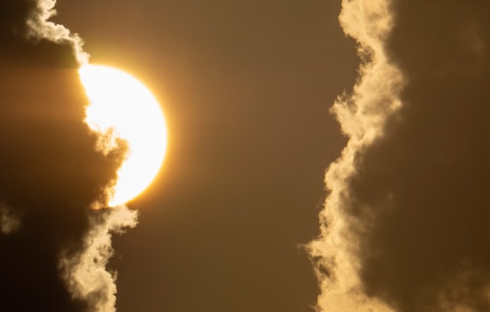 St. Louis Prepares for a Week of Unpredictable Weather with Sunny Skies, Thunderstorms, and Temperature Drops