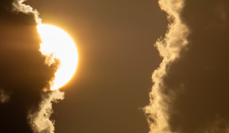 St. Louis Prepares for a Week of Unpredictable Weather with Sunny Skies, Thunderstorms, and Temperature Drops