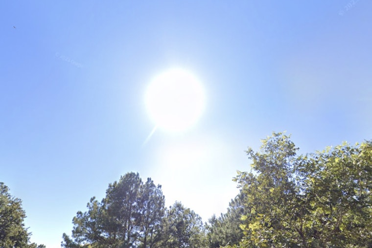 Sunny and Breezy Friday Awaits Houston, Weekend Weather Shift with Rain Chances Ahead