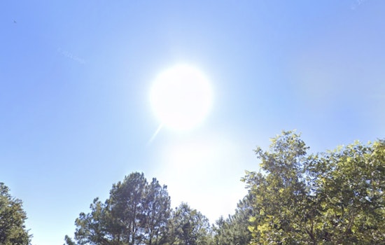 Sunny and Breezy Friday Awaits Houston, Weekend Weather Shift with Rain Chances Ahead