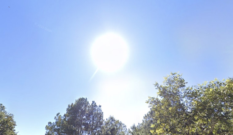 Sunny and Breezy Friday Awaits Houston, Weekend Weather Shift with Rain Chances Ahead