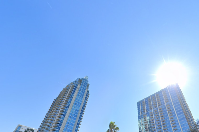 Sunny Skies and Mild Temperatures Grace Tampa, Caution Advised for High Rip Currents Along Coast