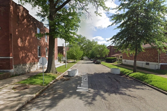 Teenager Robbed at Gunpoint in Gravois Park, St. Louis, Police Seek Suspects