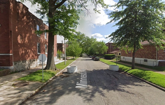 Teenager Robbed at Gunpoint in Gravois Park, St. Louis, Police Seek Suspects